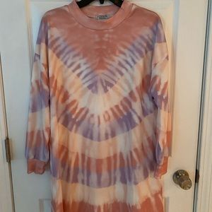 Scoopneck polyester size large long top by Aceshin
